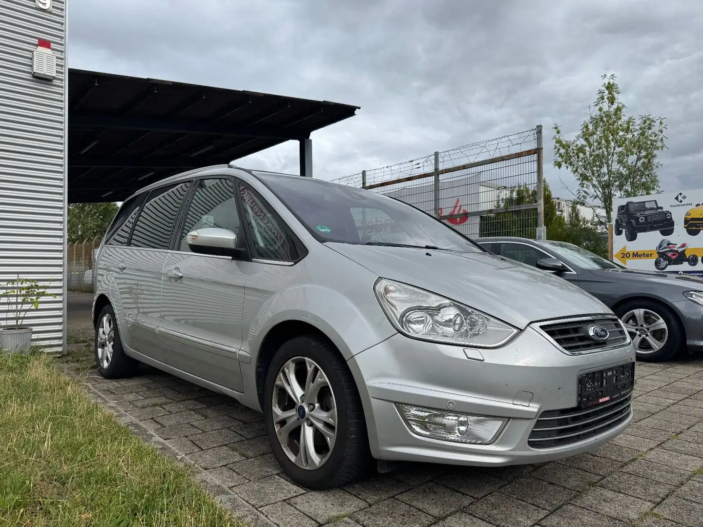 Ford Galaxy 2.0 D Titanium 7 SITZ/PANO/AUT/XEN/KEYLES Серый - 2