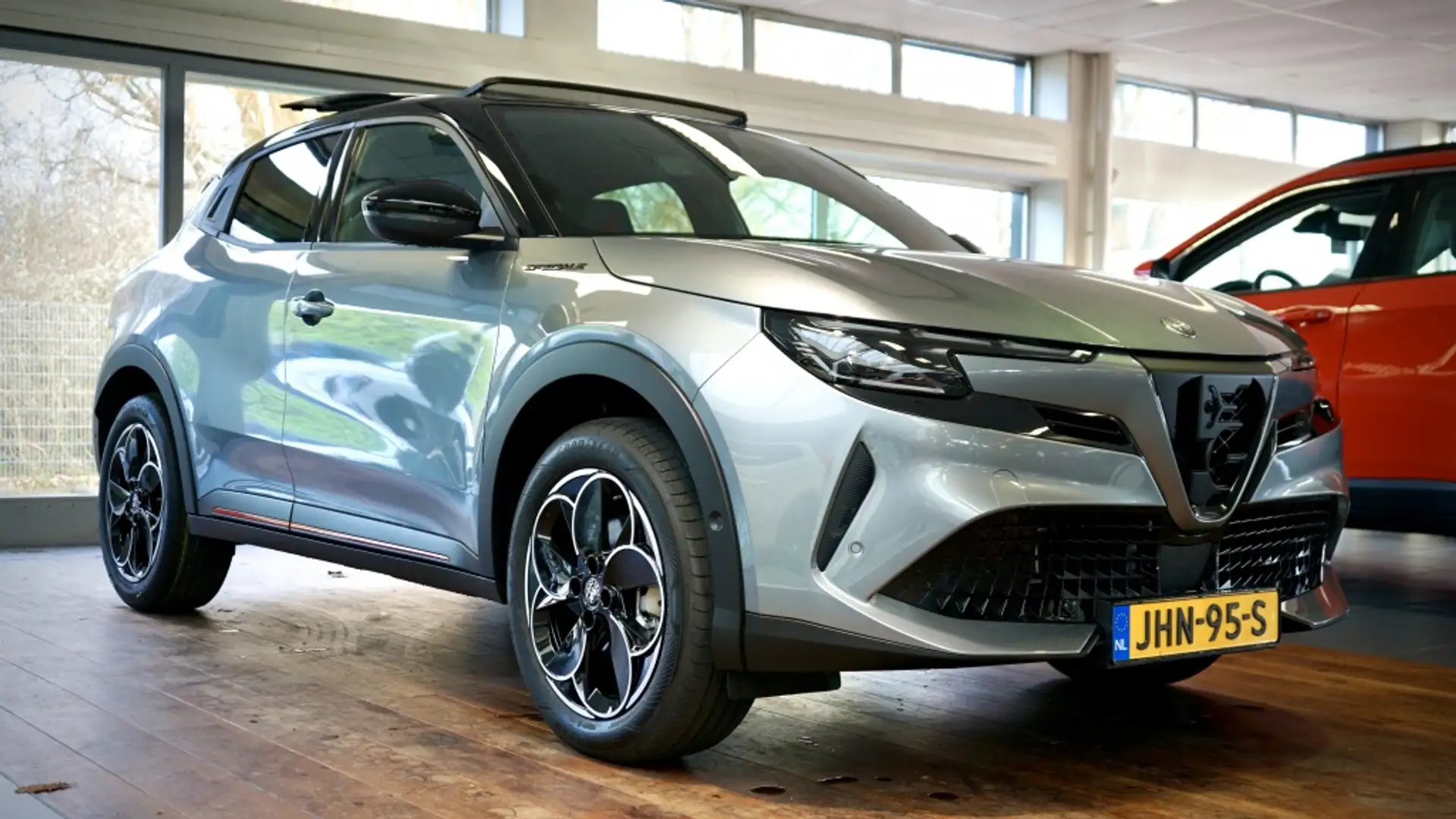 Alfa Romeo Junior 1.2 T Hybride Ibrida Speciale | Panoramadak | Sabe Grau - 1