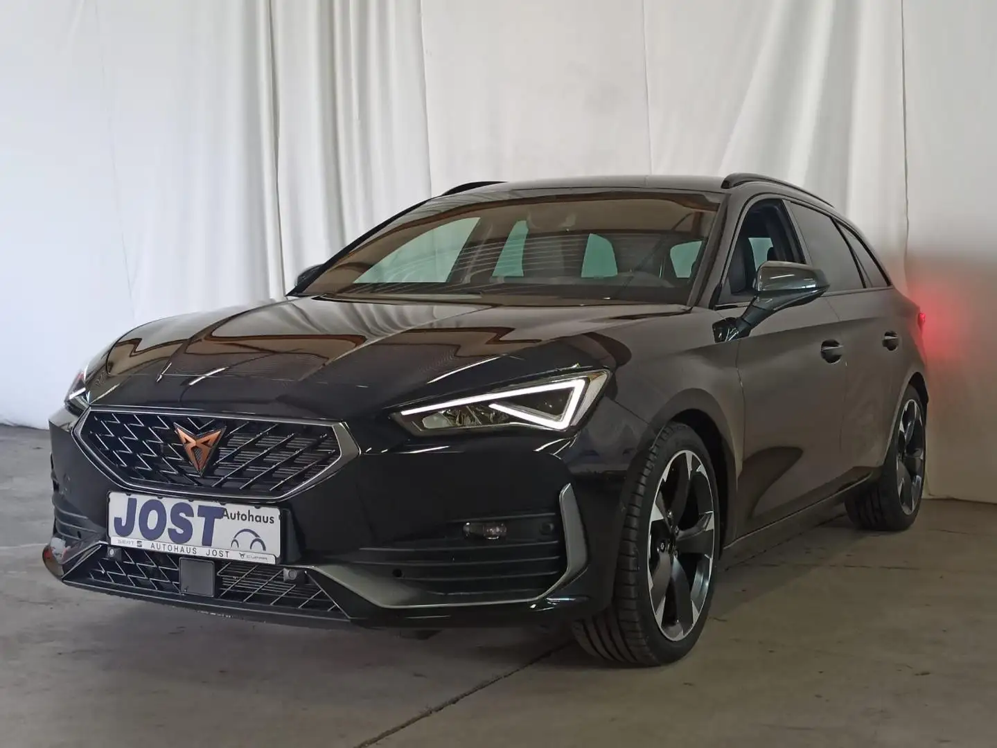 CUPRA Leon 1.5 eTSI DSG Navi Kamera ACC ParkAssit Zwart - 1