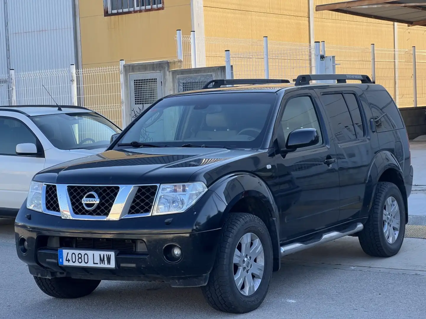 Nissan Pathfinder 2.5dCi XE 7pl. Negro - 1