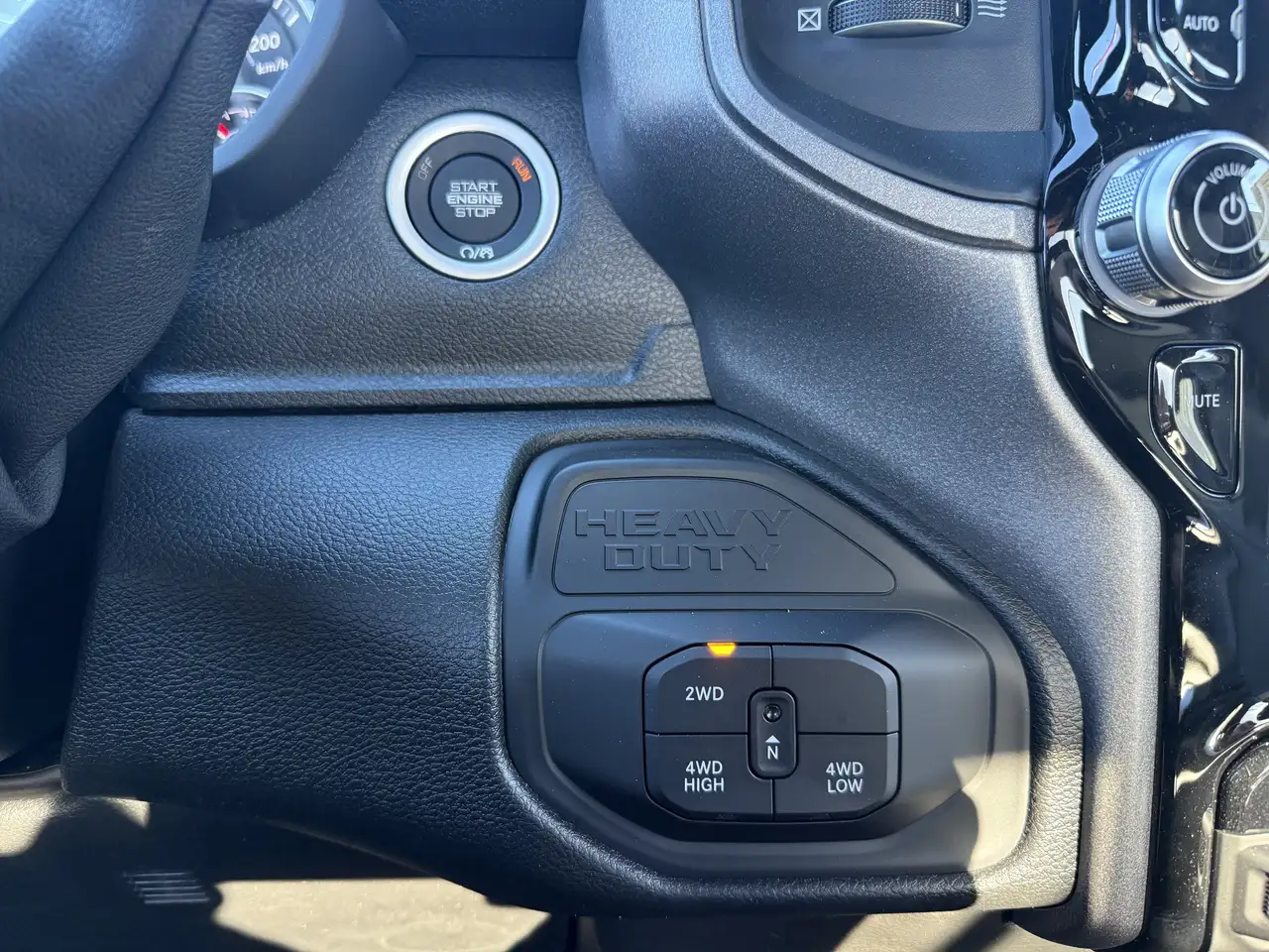 RAM 2500 снимка RAM 2500