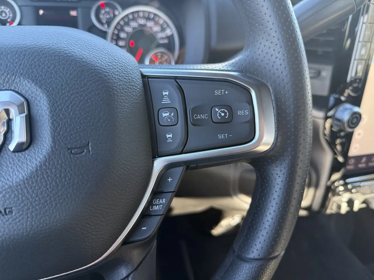 RAM 2500 снимка RAM 2500
