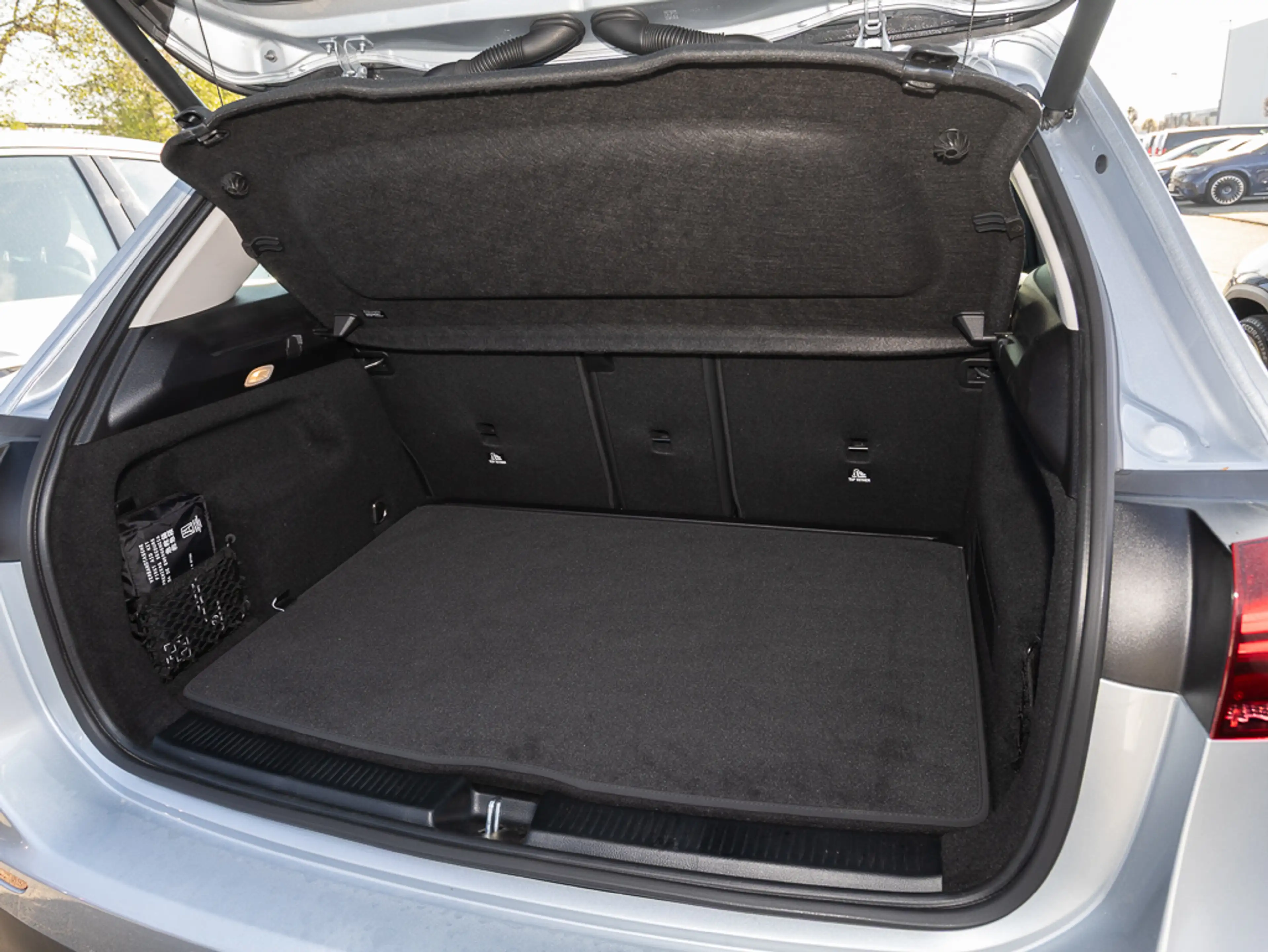 Mercedes-Benz B 180 Progressive Advanced Nav Prem PDC RFK LED — photo 14