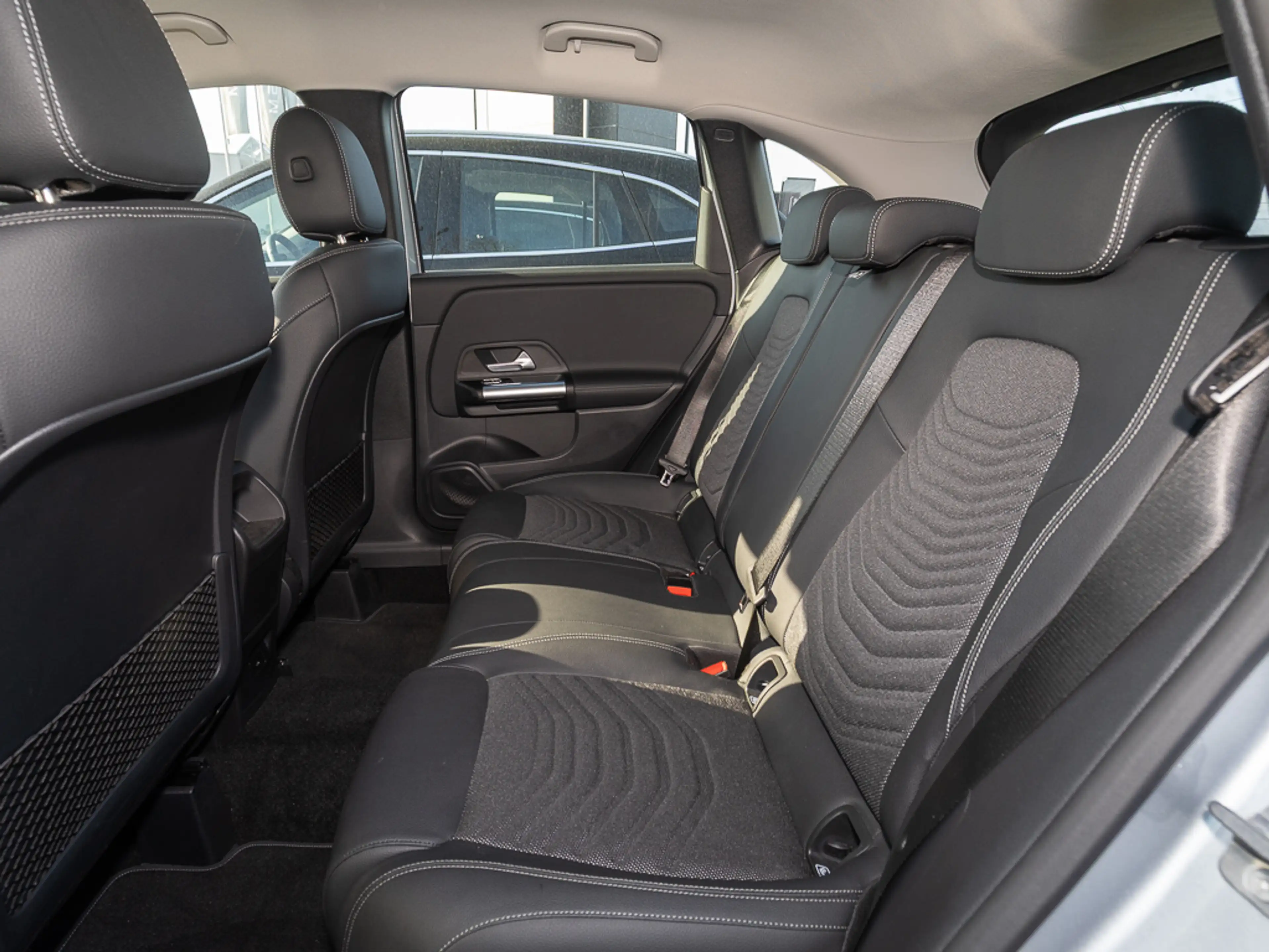 Mercedes-Benz B 180 Progressive Advanced Nav Prem PDC RFK LED — photo 12