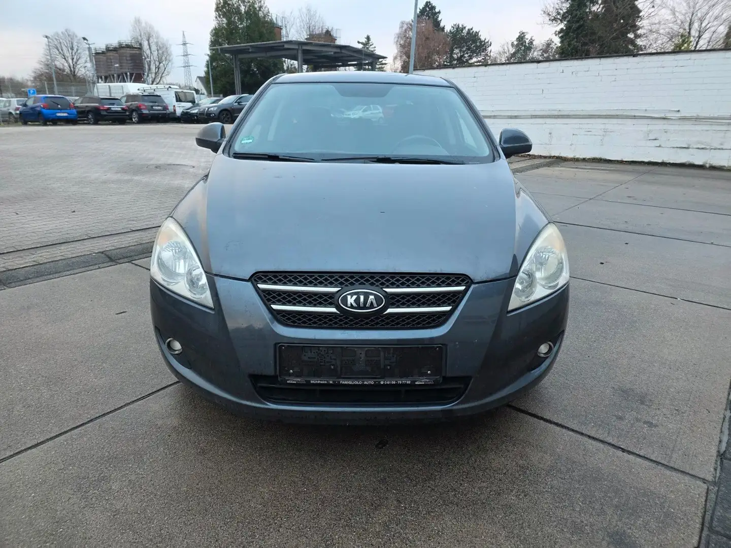 Kia Ceed / cee'd 1.4 CVVT Attract Euro 4 Grau - 2