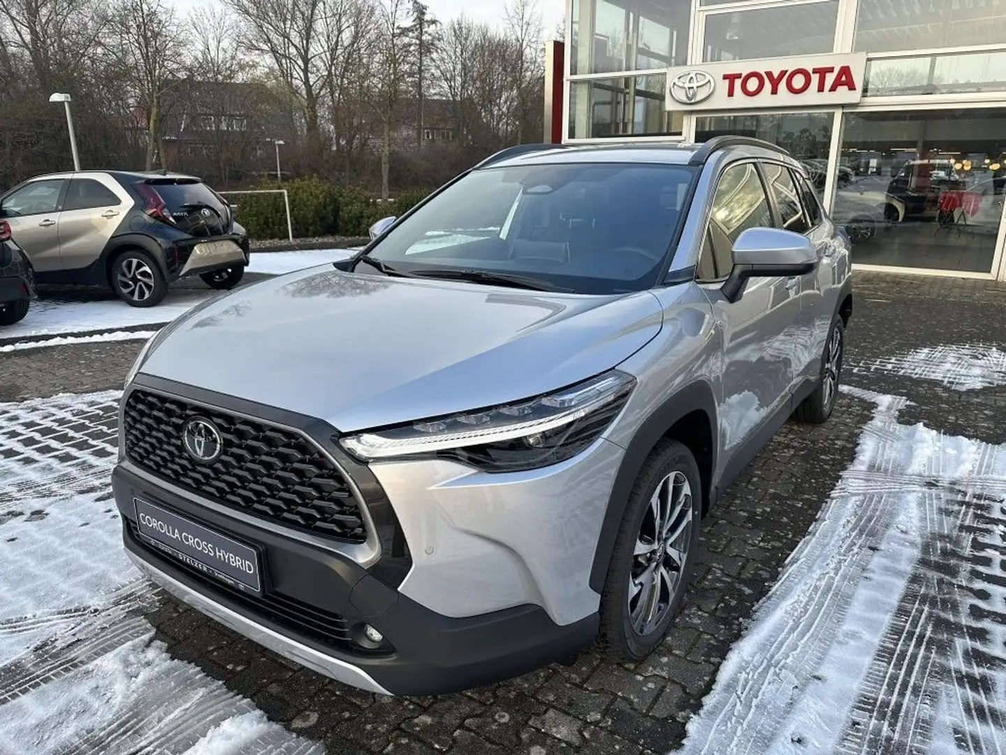 Toyota Corolla Cross Hybrid 2.0 VVT-i Teamplayer Argent - 1