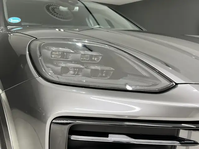 Porsche Cayenne view 21