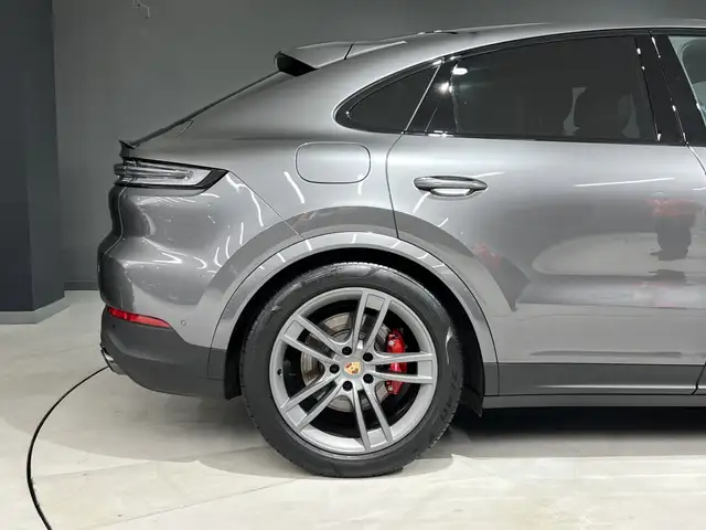 Porsche Cayenne view 22