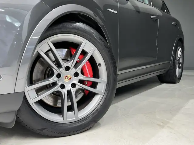 Porsche Cayenne view 19