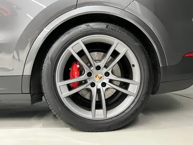 Porsche Cayenne view 9