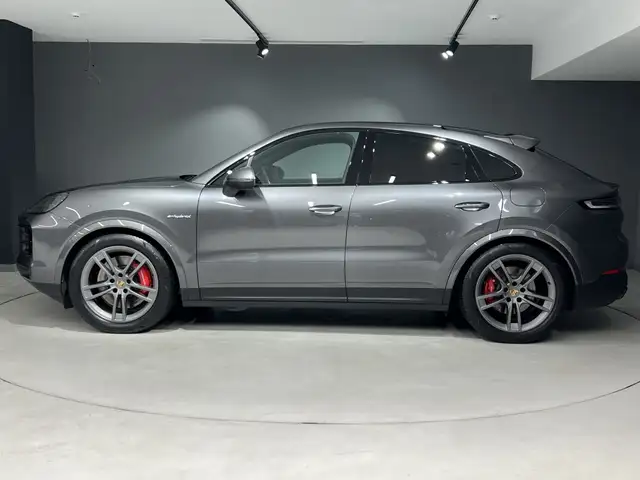 Porsche Cayenne view 2