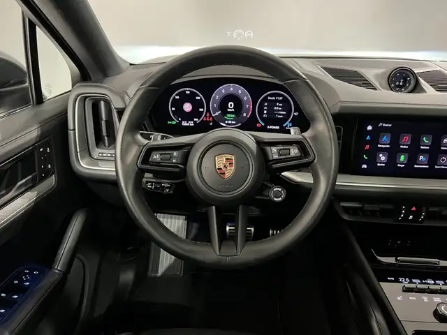 Porsche Cayenne view 25