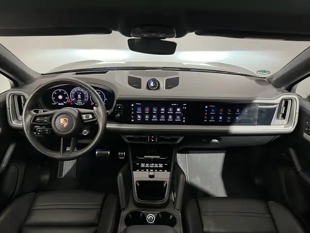 Porsche Cayenne view 27