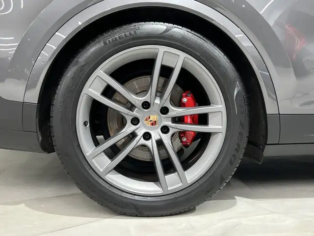 Porsche Cayenne view 12