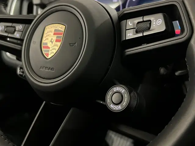 Porsche Cayenne view 26