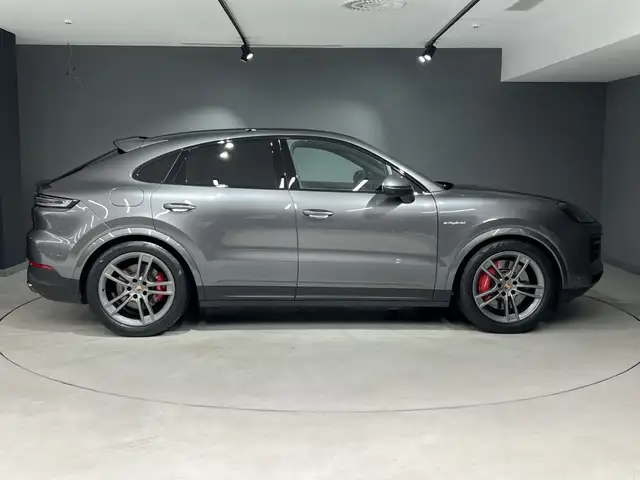 Porsche Cayenne view 6