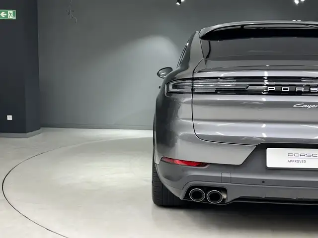 Porsche Cayenne view 16