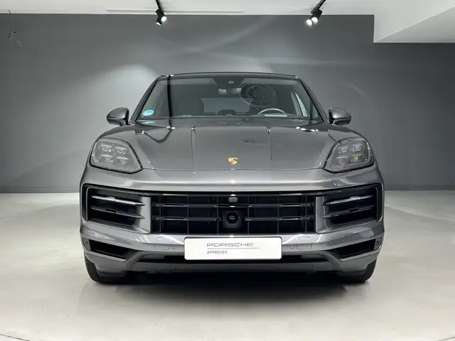 Porsche Cayenne view 8