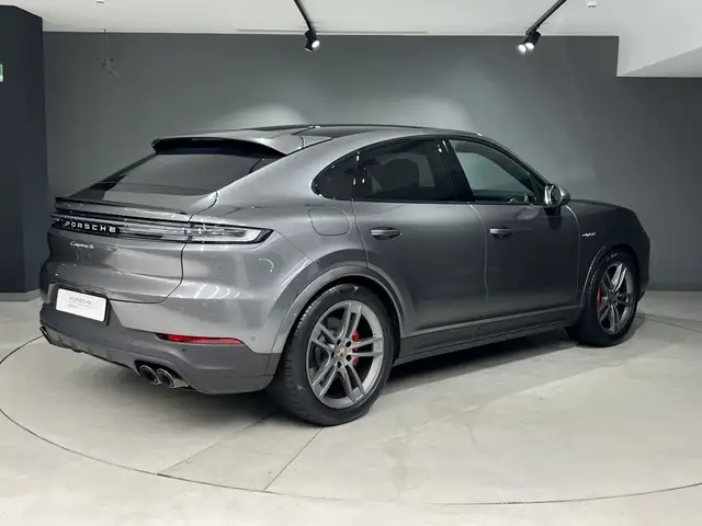 Porsche Cayenne view 5