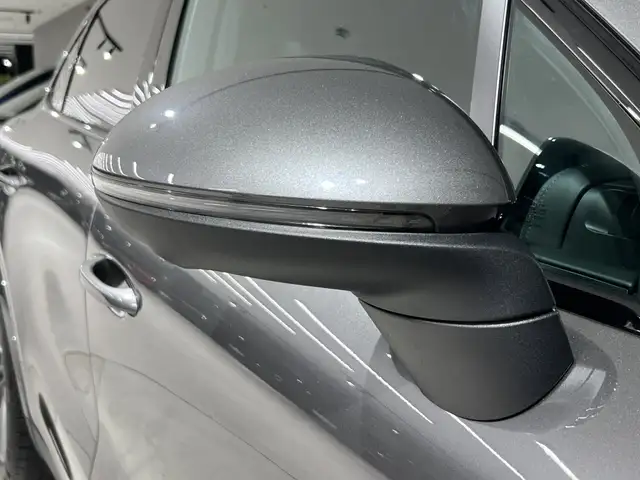 Porsche Cayenne view 13