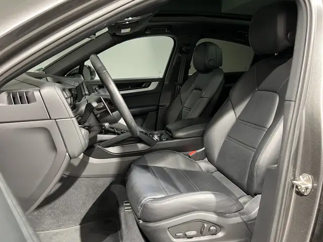 Porsche Cayenne view 24