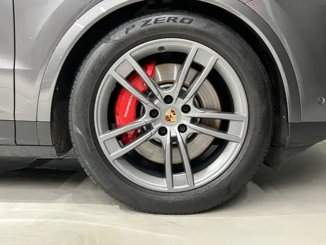 Porsche Cayenne view 11