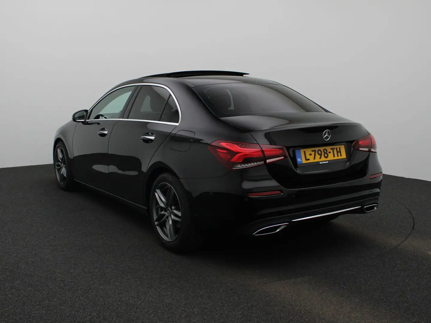 Mercedes-Benz A 180 Business Solution Luxury | Panoramadak | Climate C Zwart - 2