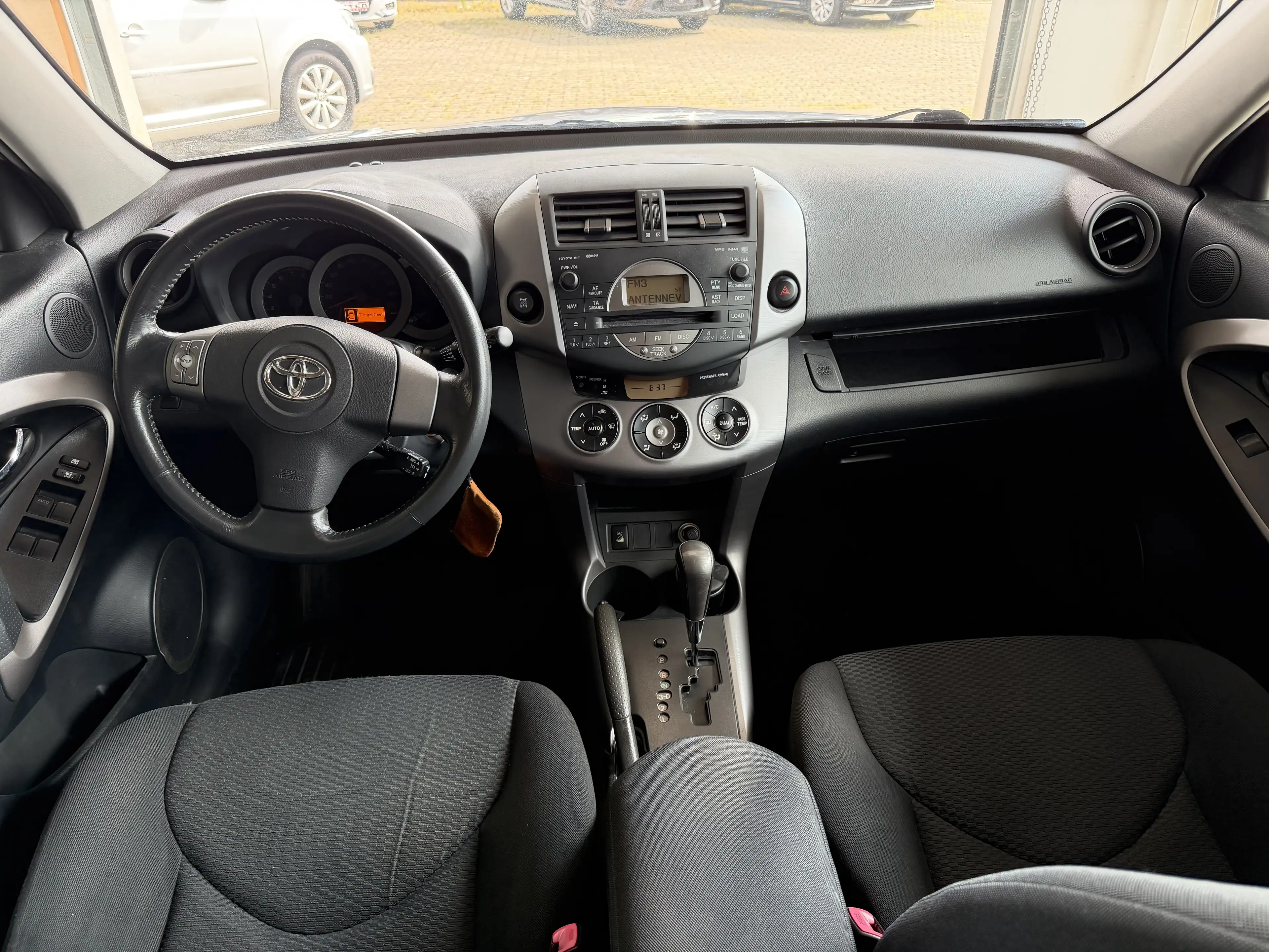 Toyota RAV 4 Basis — photo 9