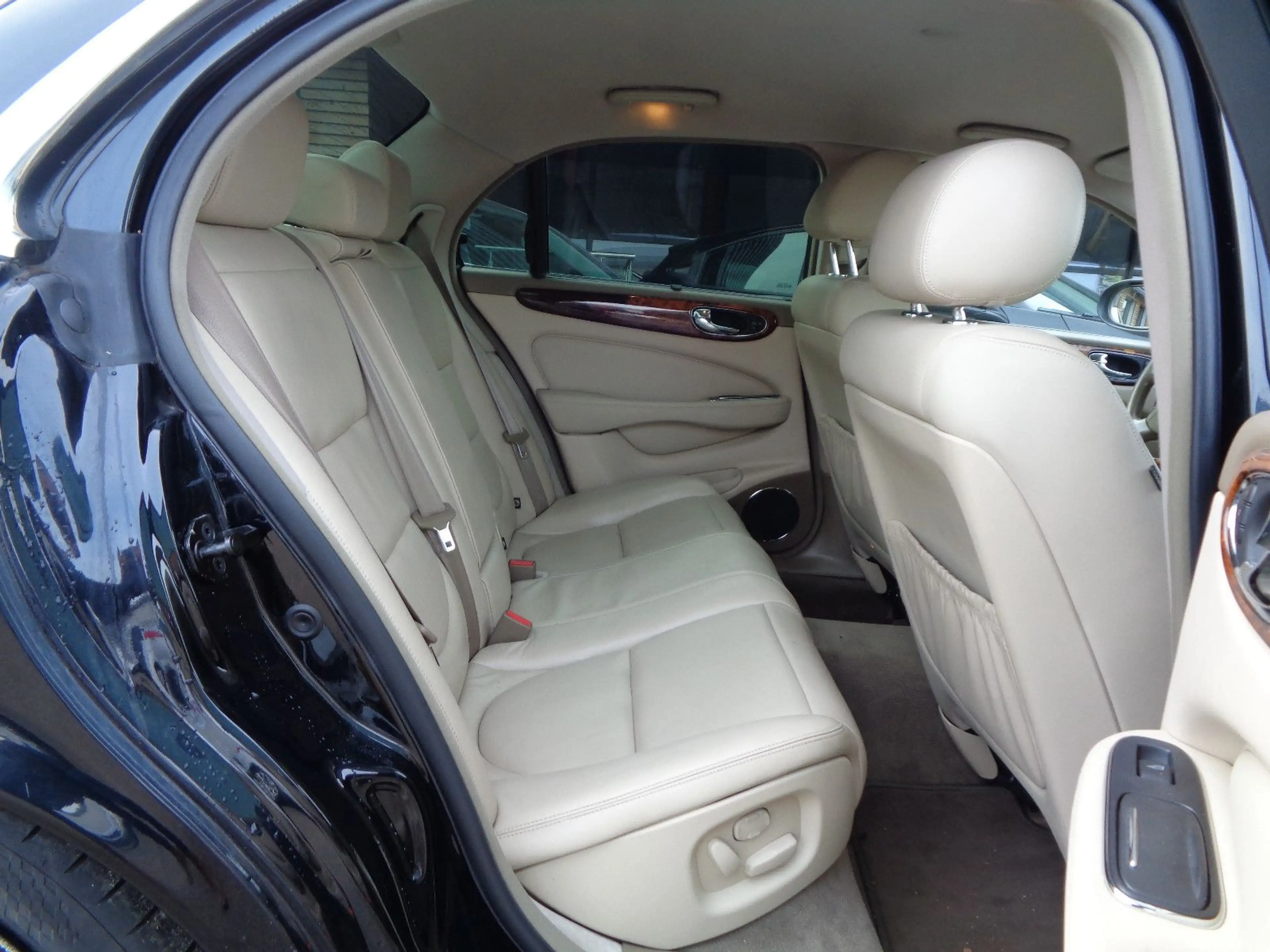 Jaguar XJ8 4.2 Executive*Vollleder*Navi*Shz*Memory*Pdc* — photo 8