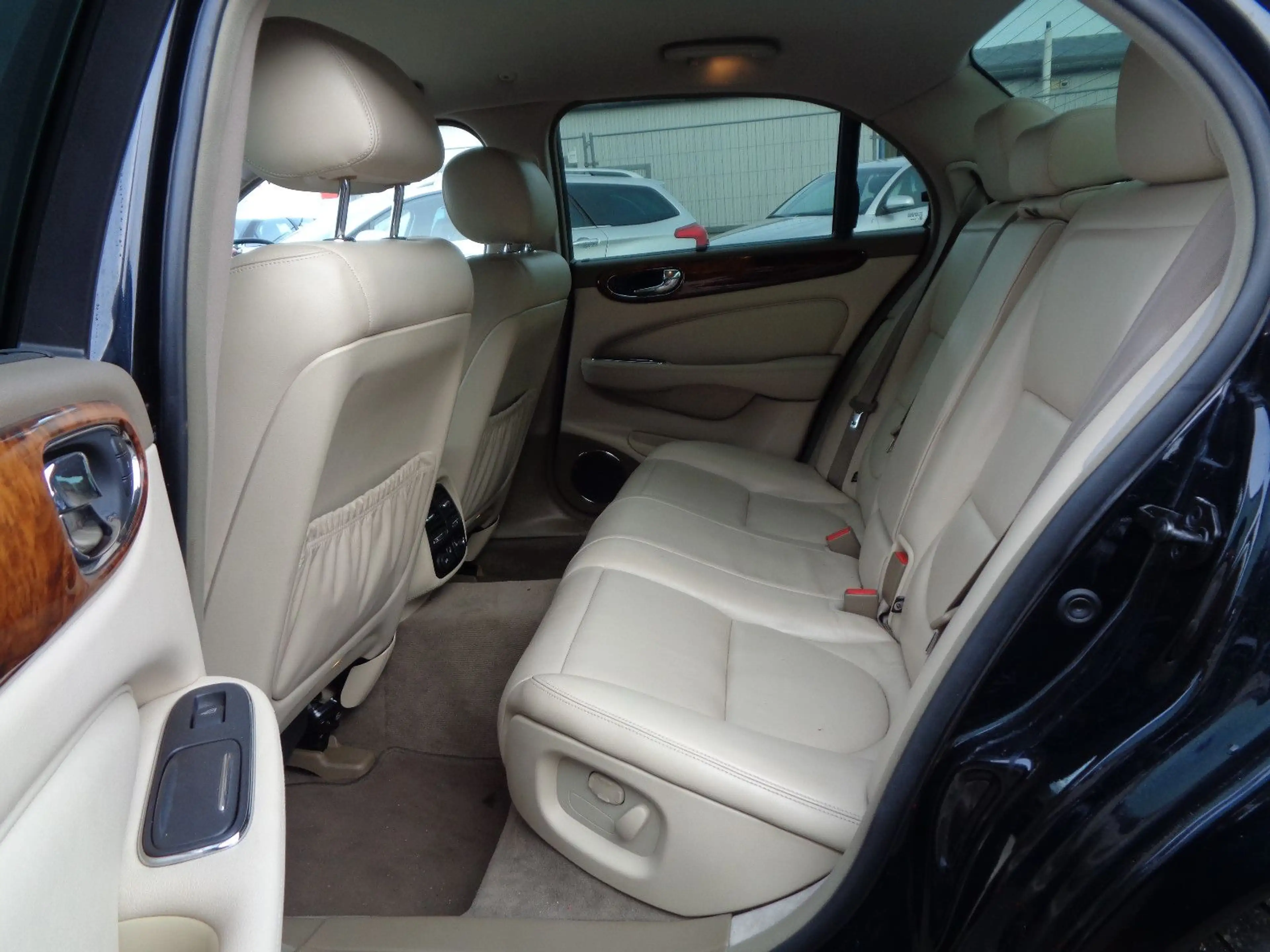 Jaguar XJ8 4.2 Executive*Vollleder*Navi*Shz*Memory*Pdc* — photo 9