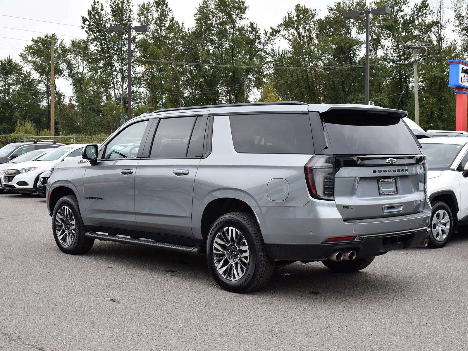 2025 Chevrolet Suburban Z71 — photo 3