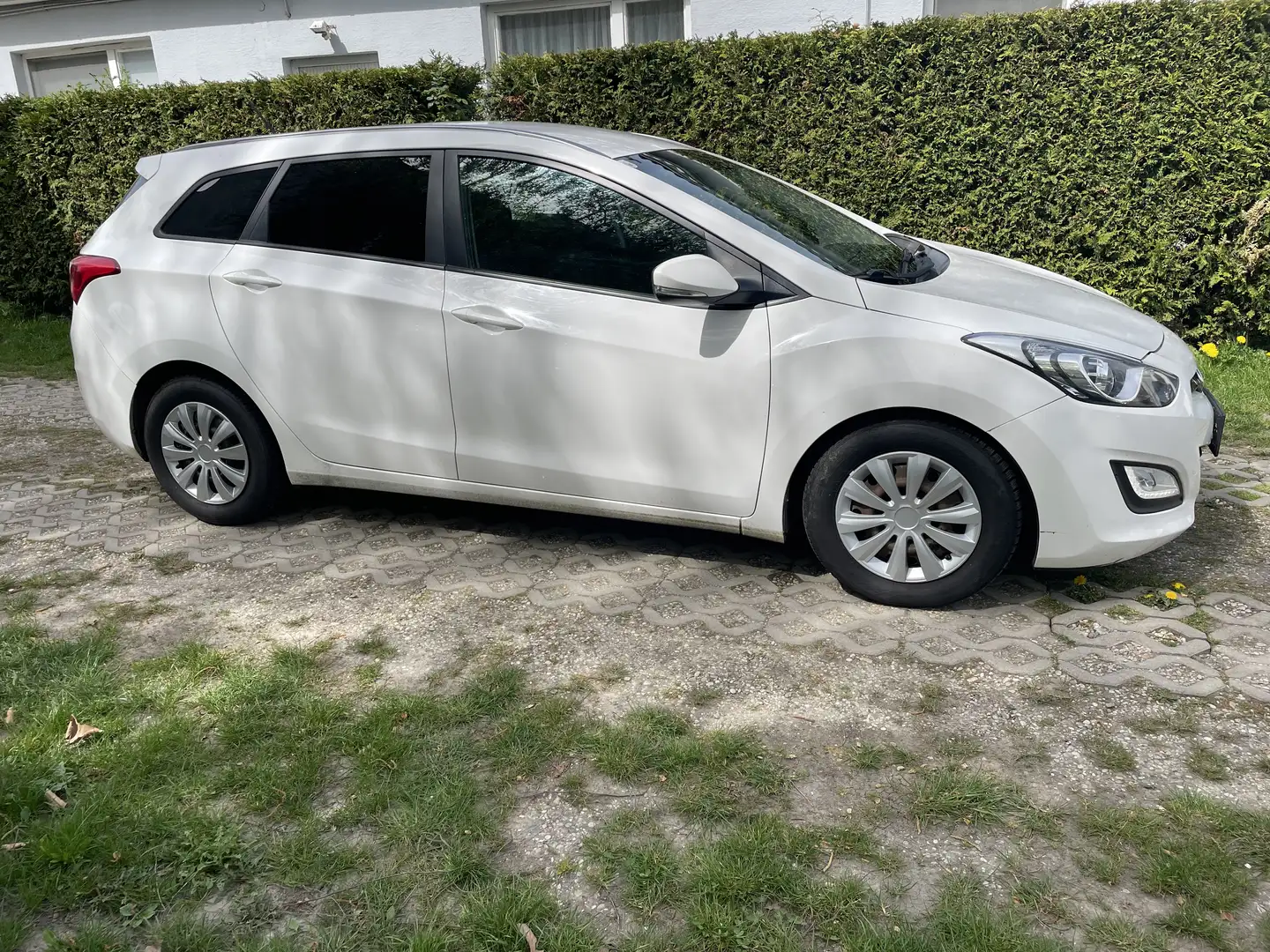 Hyundai i30 CW 1,4 CRDi Europe DPF *Pockerl NEU* Weiß - 2