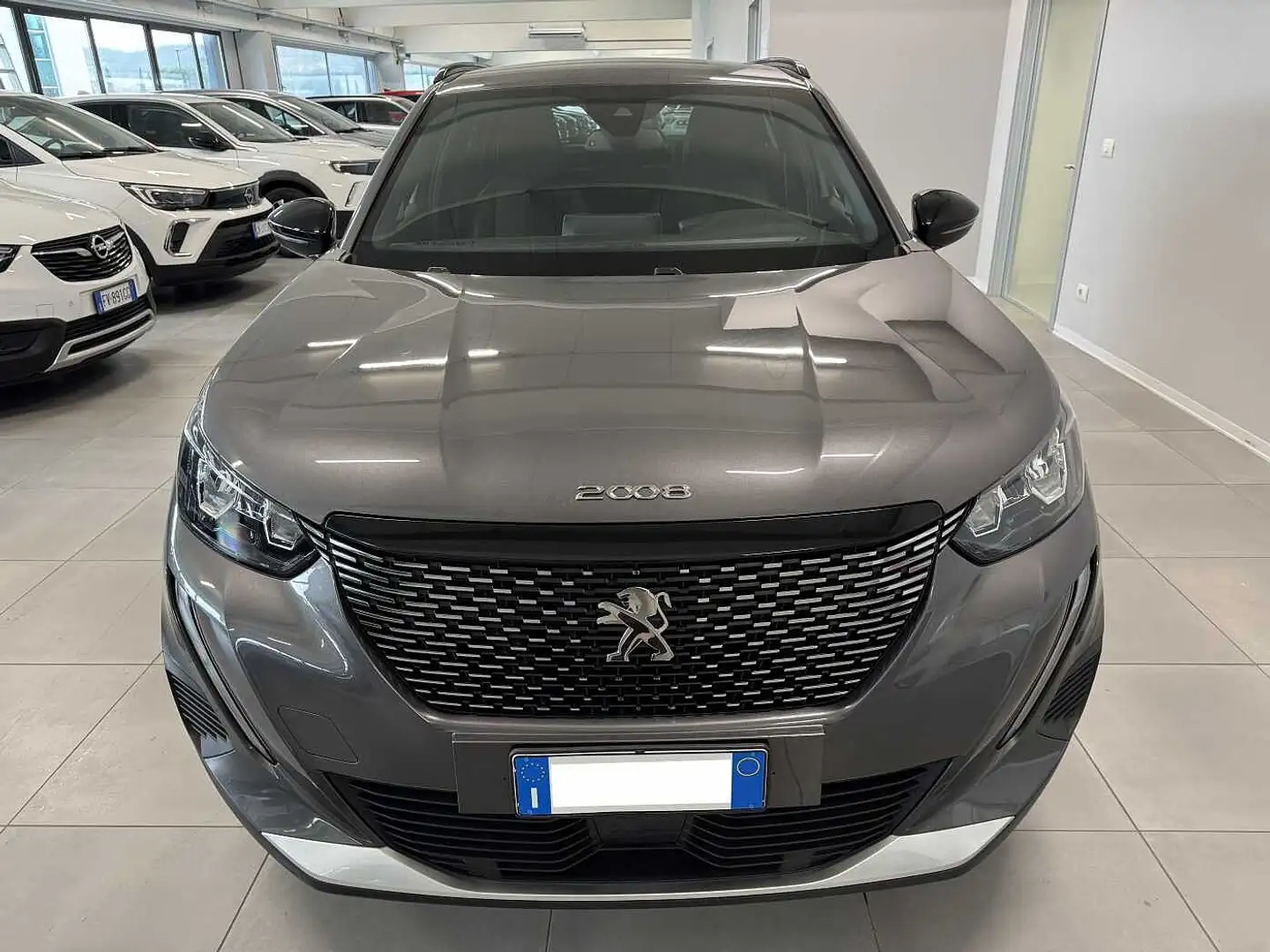 Peugeot 2008 1.2 PureTech 100 CV Allure Pack Grau - 2
