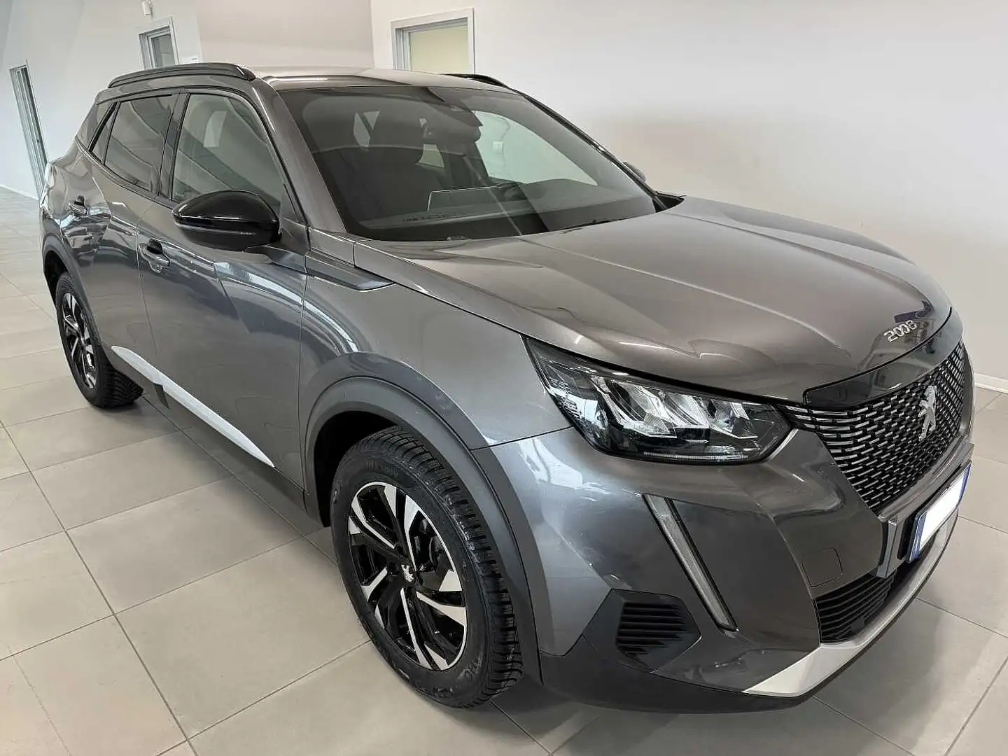 Peugeot 2008 1.2 PureTech 100 CV Allure Pack Grau - 1