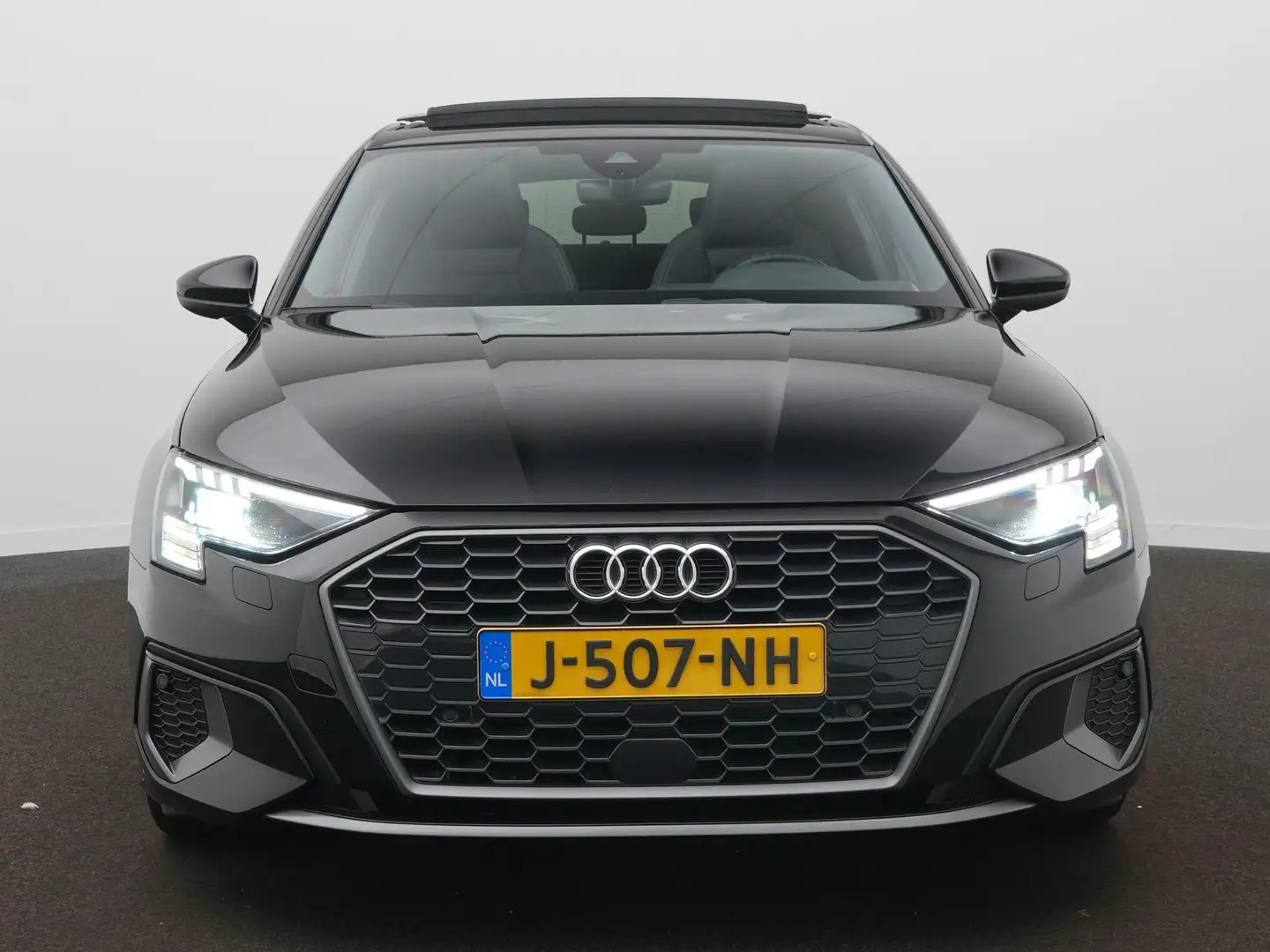 Audi A3 Sportback 35 TFSI edition one S-Line | Pano-Dak | Zwart - 2
