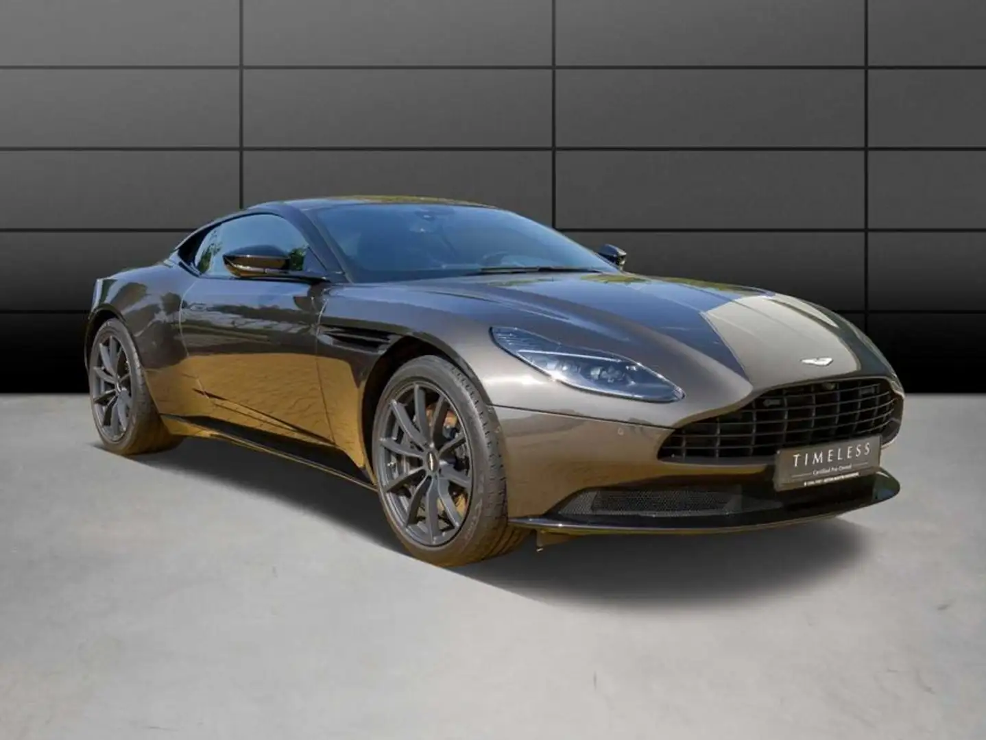 Aston Martin DB11 V8 Coupe Grau - 2