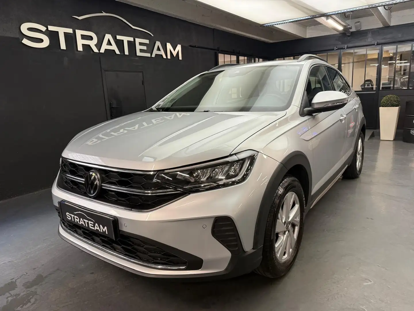 Volkswagen Taigo Life Plus DSG Grau - 1