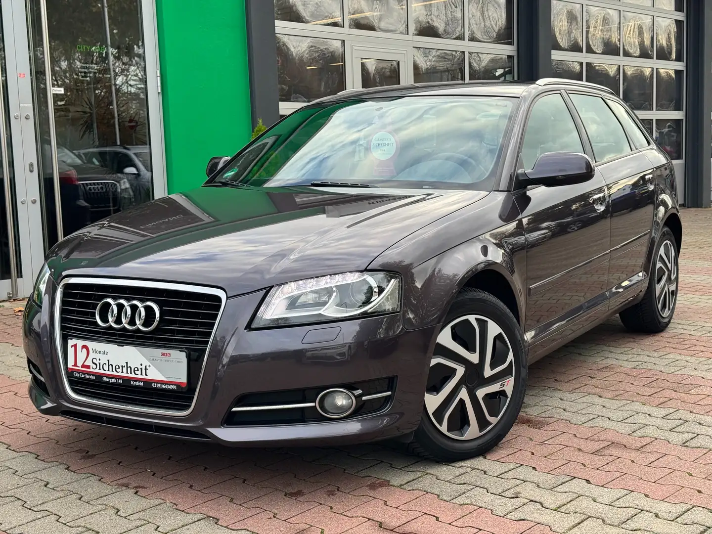 Audi A3 1.6 TDI Attraction Grau - 1