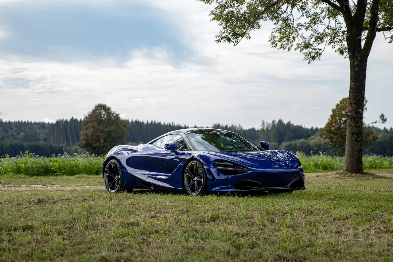 McLaren 720S Coupé in Blau gebraucht in Kühbach für € 236.800