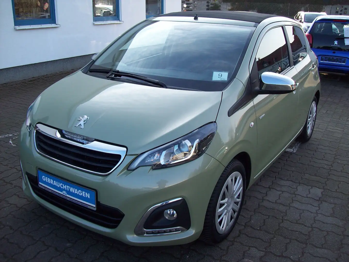 Peugeot 108 VTI 72 Style Top Grün - 1