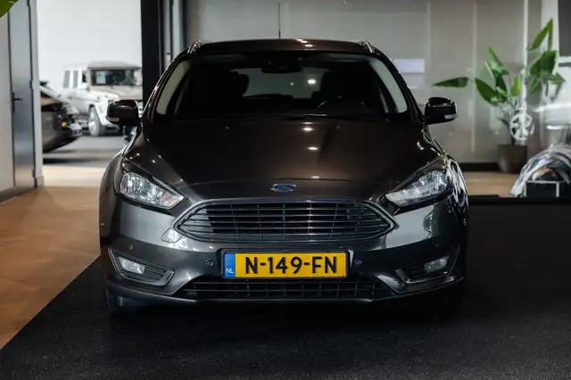 Ford Focus view 8
