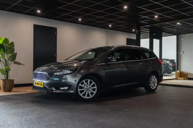 Ford Focus view 28