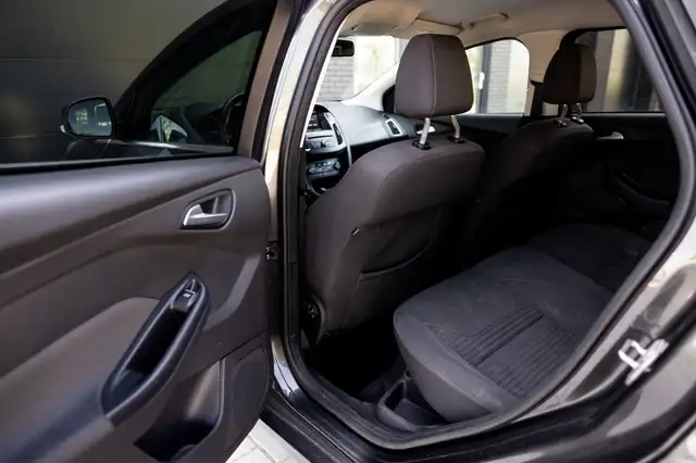 Ford Focus view 7
