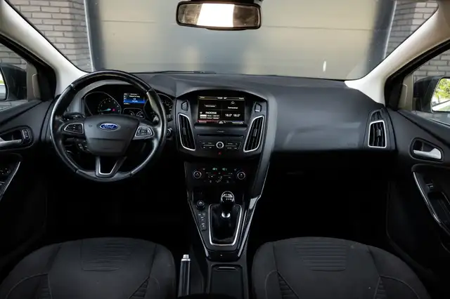 Ford Focus view 2