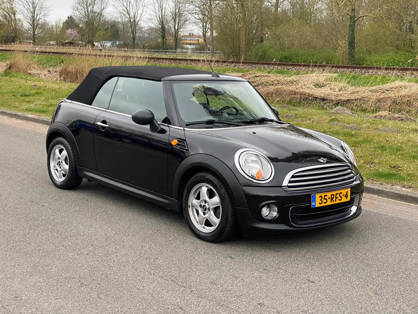 MINI Mini Cabrio 1.6 Pepper 5-'11 1e eig slechts 88dkm Чорний - 2