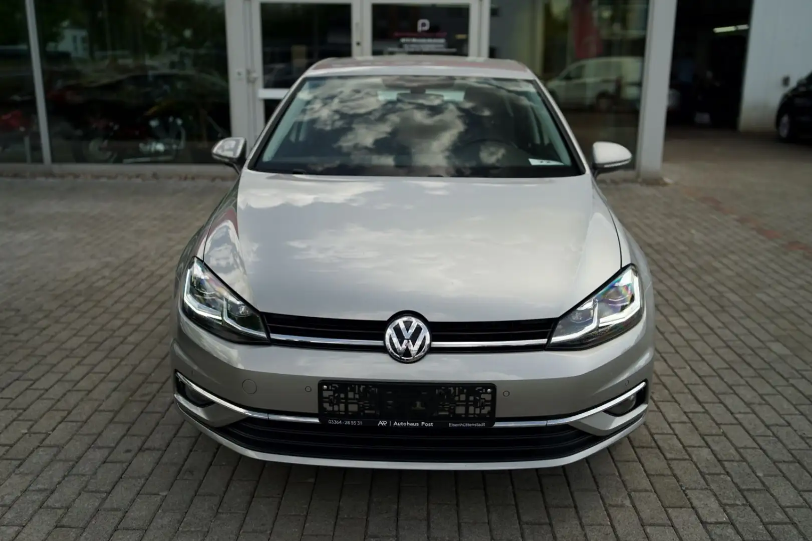 Volkswagen Golf VII Comfortline LED CarPlay KeyLess Massage Silber - 2