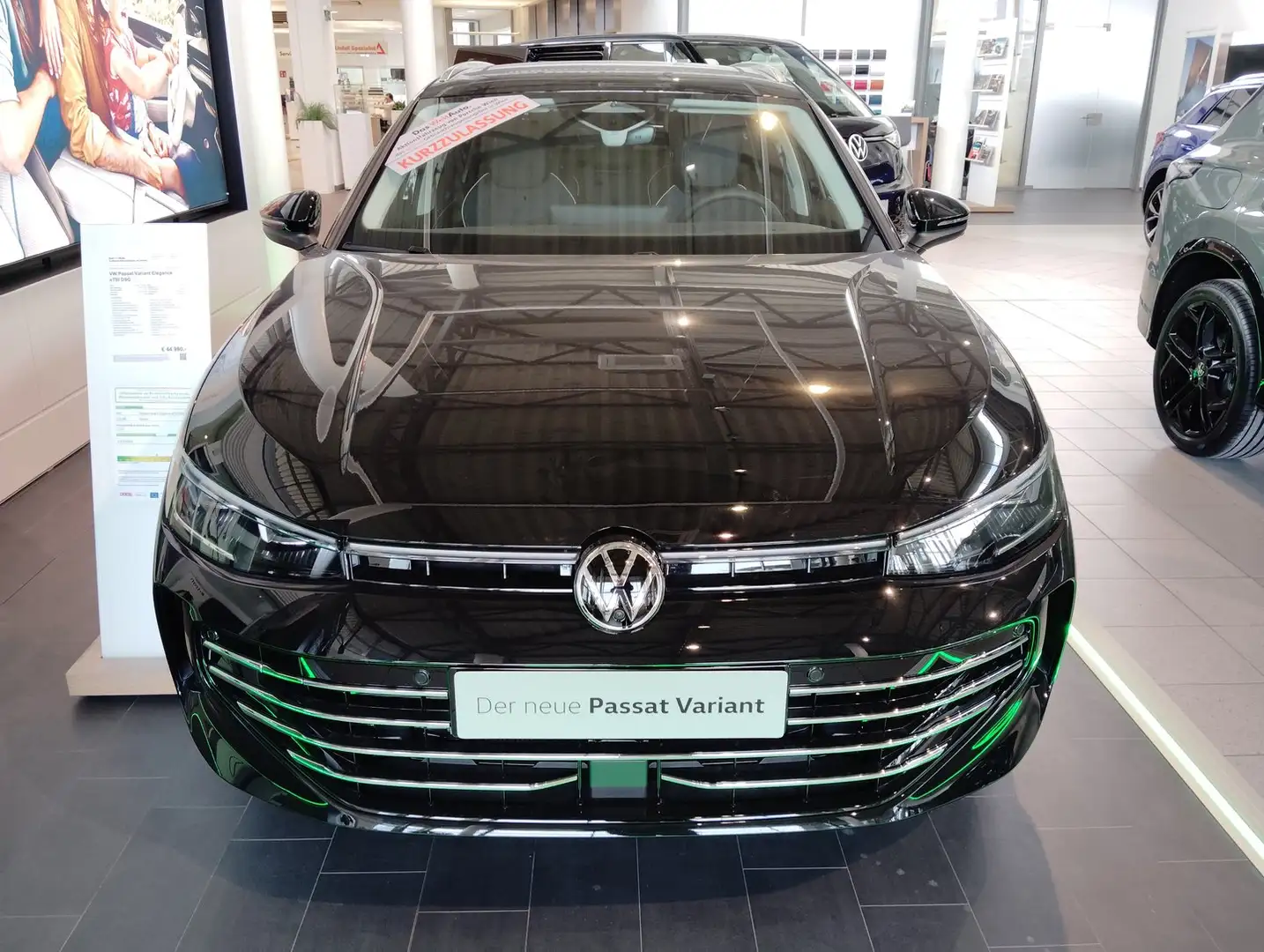 Volkswagen Passat Variant Elegance eTSI DSG Schwarz - 2