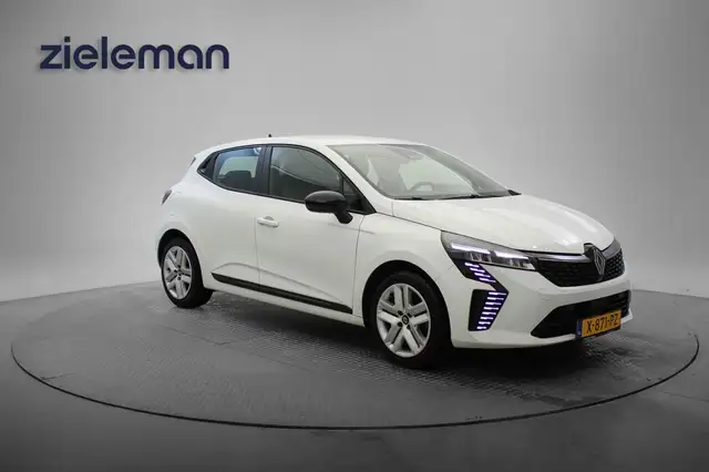 2024 Renault Clio in White for sale