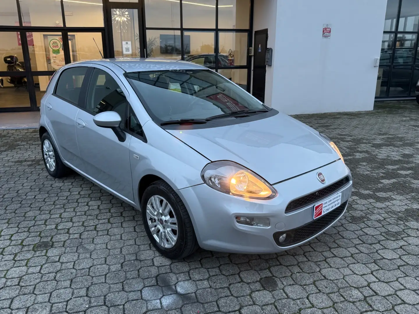 Fiat Punto Punto 1.2 8V 5 porte Lounge Grijs - 2