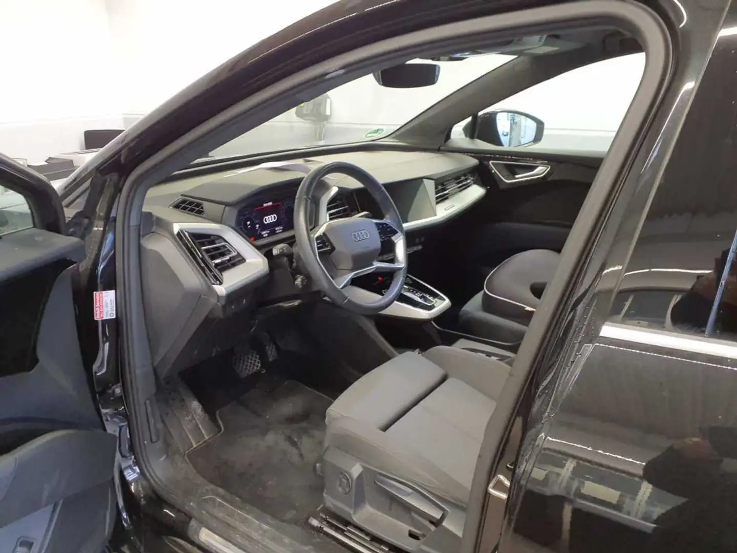 Audi Q4 e-tron 35 +S-LINE+VIRTUAL+KAMERA+LED+ASSISTS+ Schwarz - 2